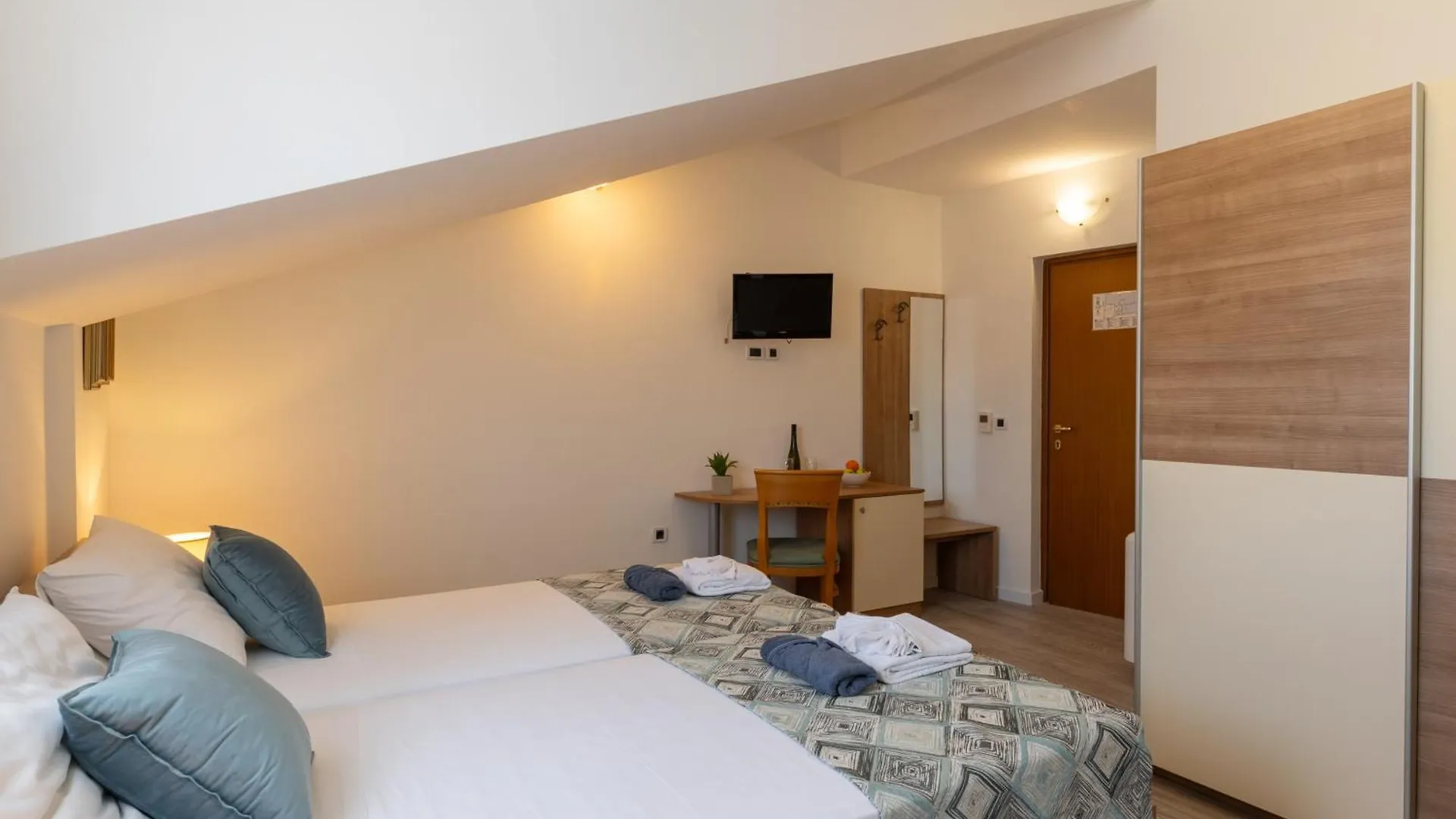 Alojamento de Acomodação e Pequeno-almoço Villa Fontana Trogir