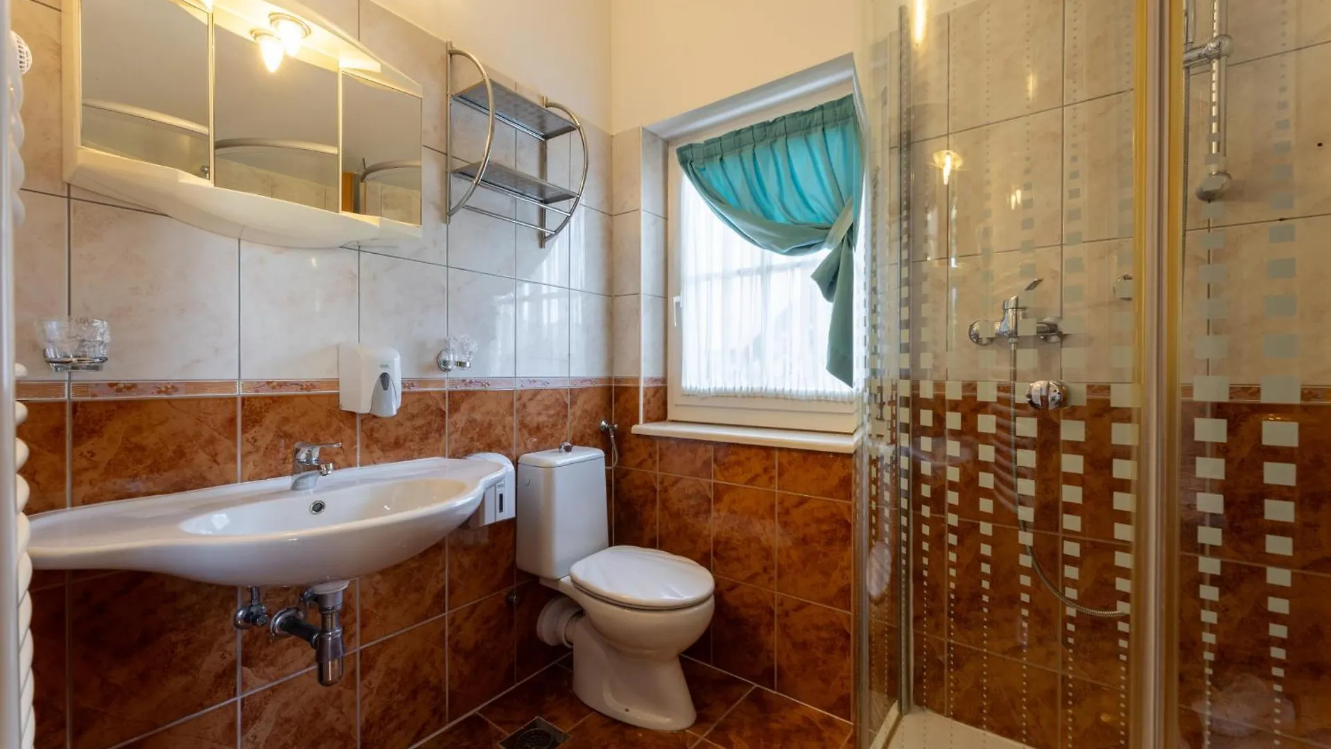 Villa Fontana Trogir Alojamento de Acomodação e Pequeno-almoço