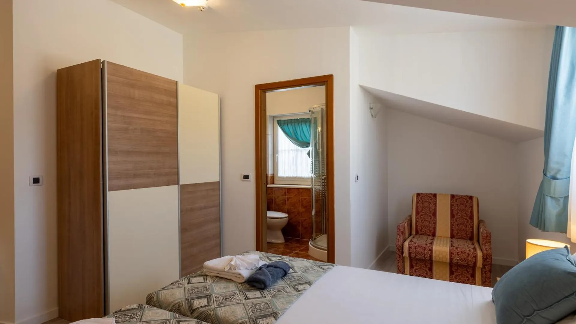 Alojamento de Acomodação e Pequeno-almoço Villa Fontana Trogir Croácia